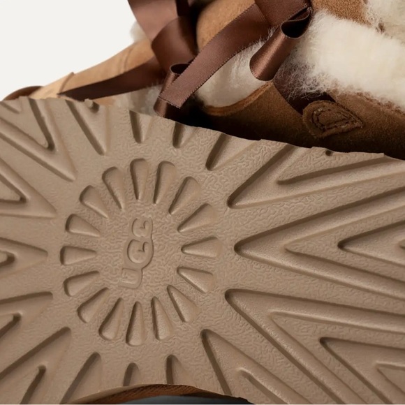 UGG Bailey Bow II Sheepskin Boots Chestnut Women’s 9 - Picture 4 of 13